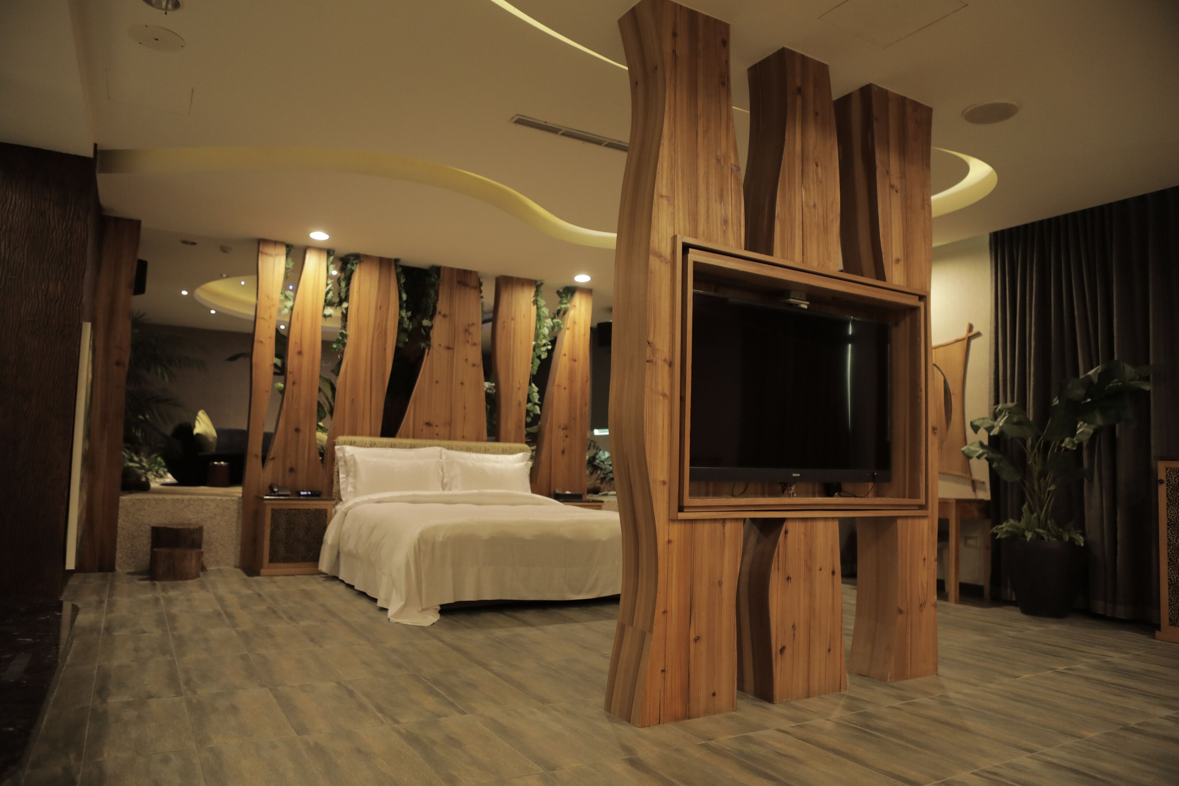 VIP 套房 | 高档床上用品、迷你吧、特色装修、特色家居