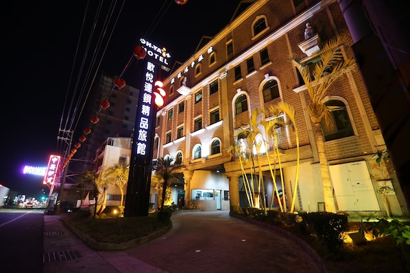 Front of property - evening/night
