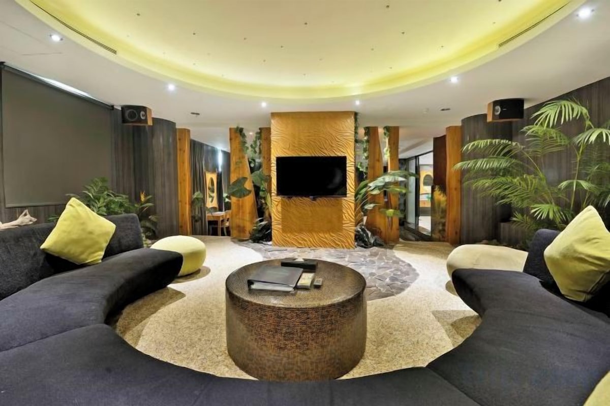 VIP KTV Suite