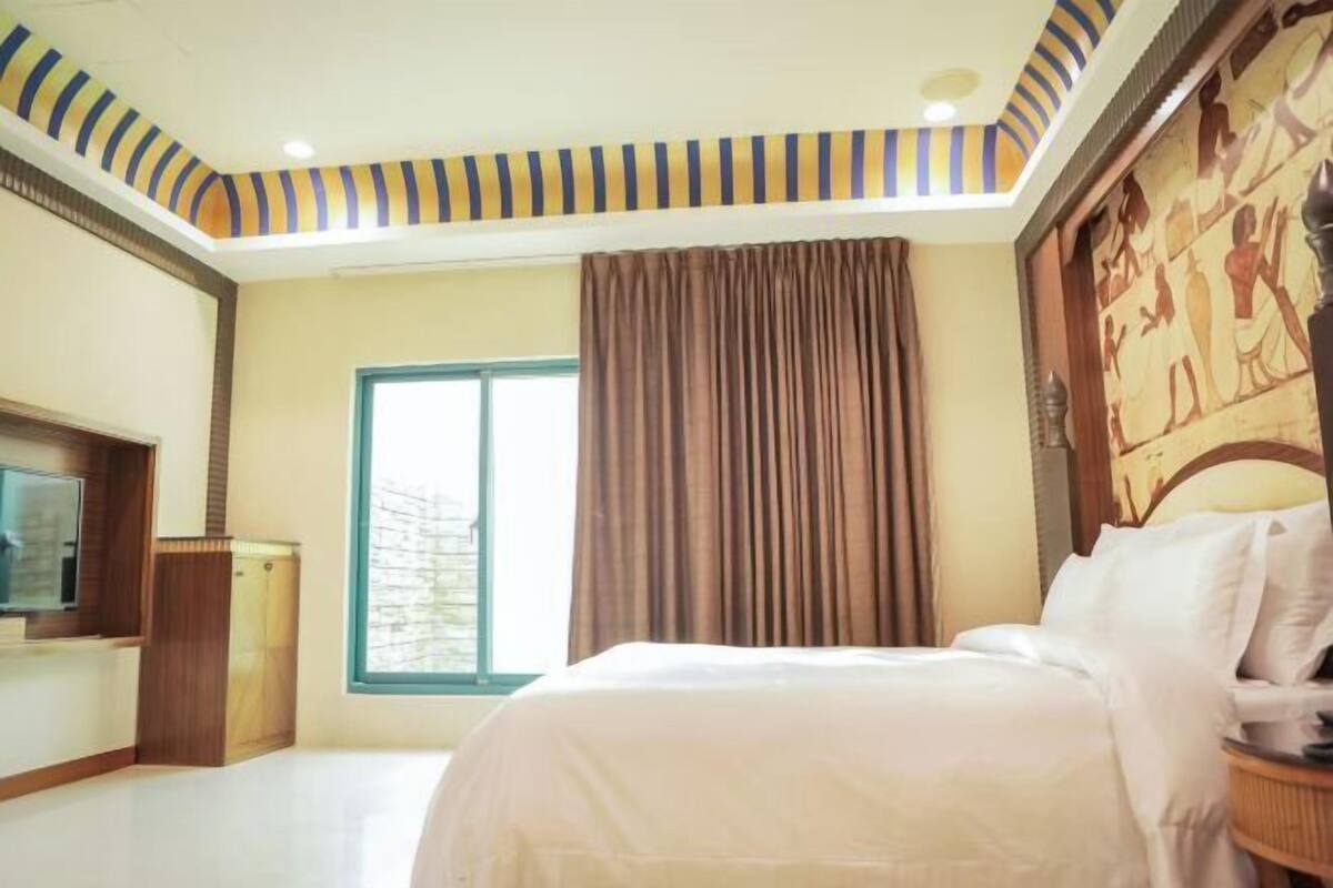 Ropa de cama de alta calidad, minibar y decoración personalizada