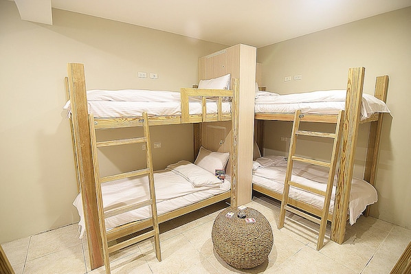 Shared Dormitory, Mixed Dorm (8-person)