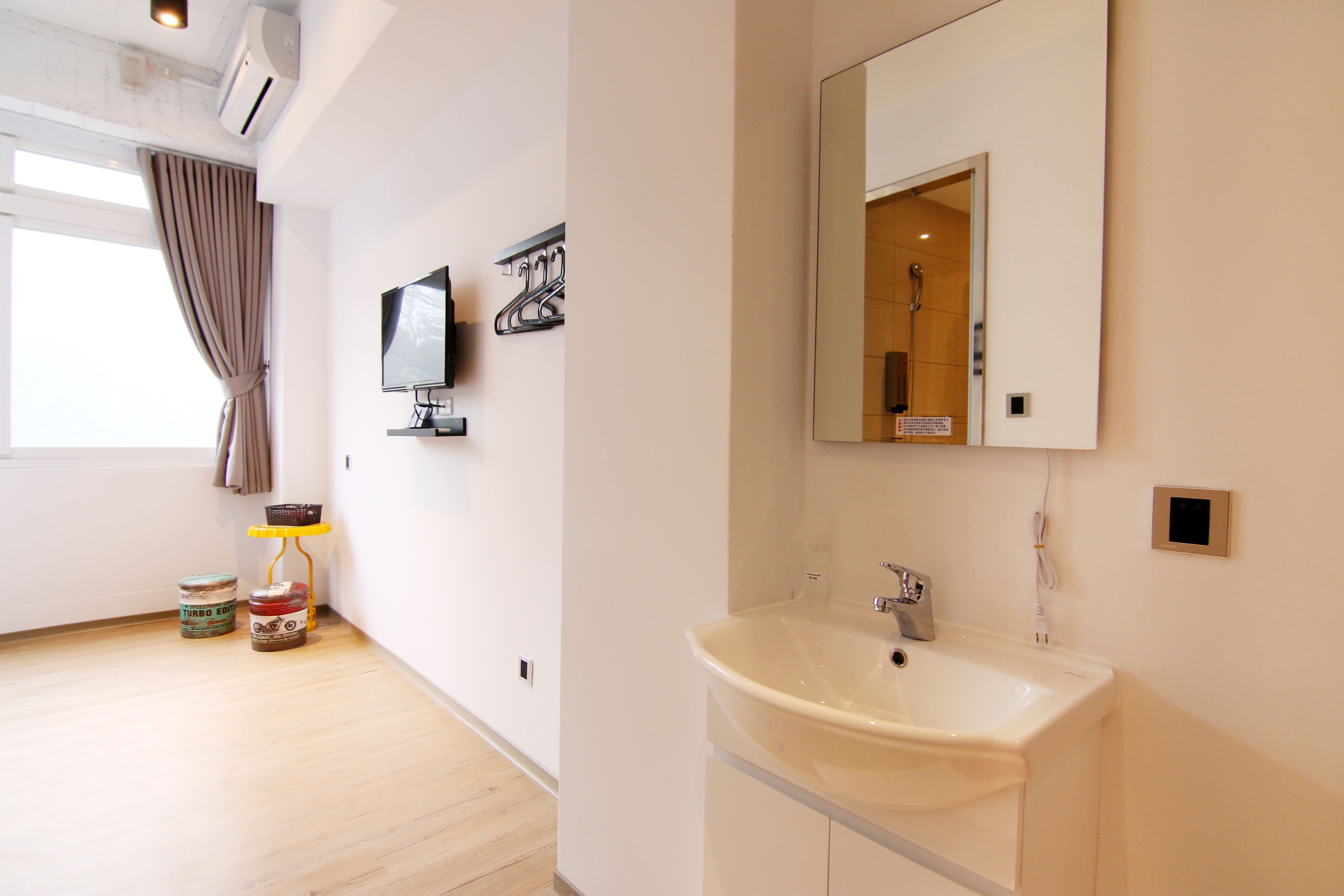 family room | 1 bedroom, free wifi, bed sheets