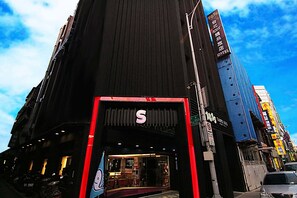 View from property - Ximen 101-s HOTEL (Taipei)