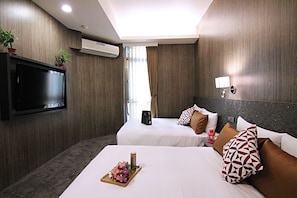Family Room | In-room safe, desk, free WiFi, bed sheets - Ximen 101-s HOTEL (Taipei)