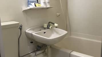 Combined shower/tub, deep soaking tub, free toiletries, hair dryer