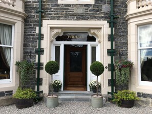 Entrada al alojamiento