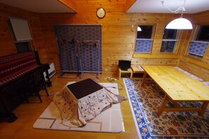 Cottage | Woonruimte | Flatscreentelevisie