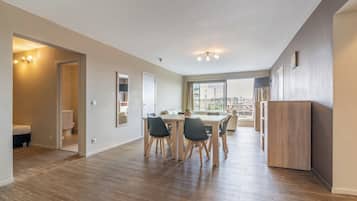 Apartment, 3 Schlafzimmer | Wohnbereich | Flachbildfernseher