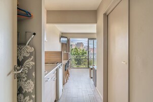 Executive One Bedroom Apartment with daily cleaning | Escritorio, cunas (de pago), camas supletorias y wifi gratis