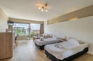 Executive Studio Twin with daily cleaning | Escritorio, cunas (de pago), camas supletorias y wifi gratis