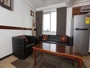 TV a schermo piatto 32 pollici con canali via cavo, TV