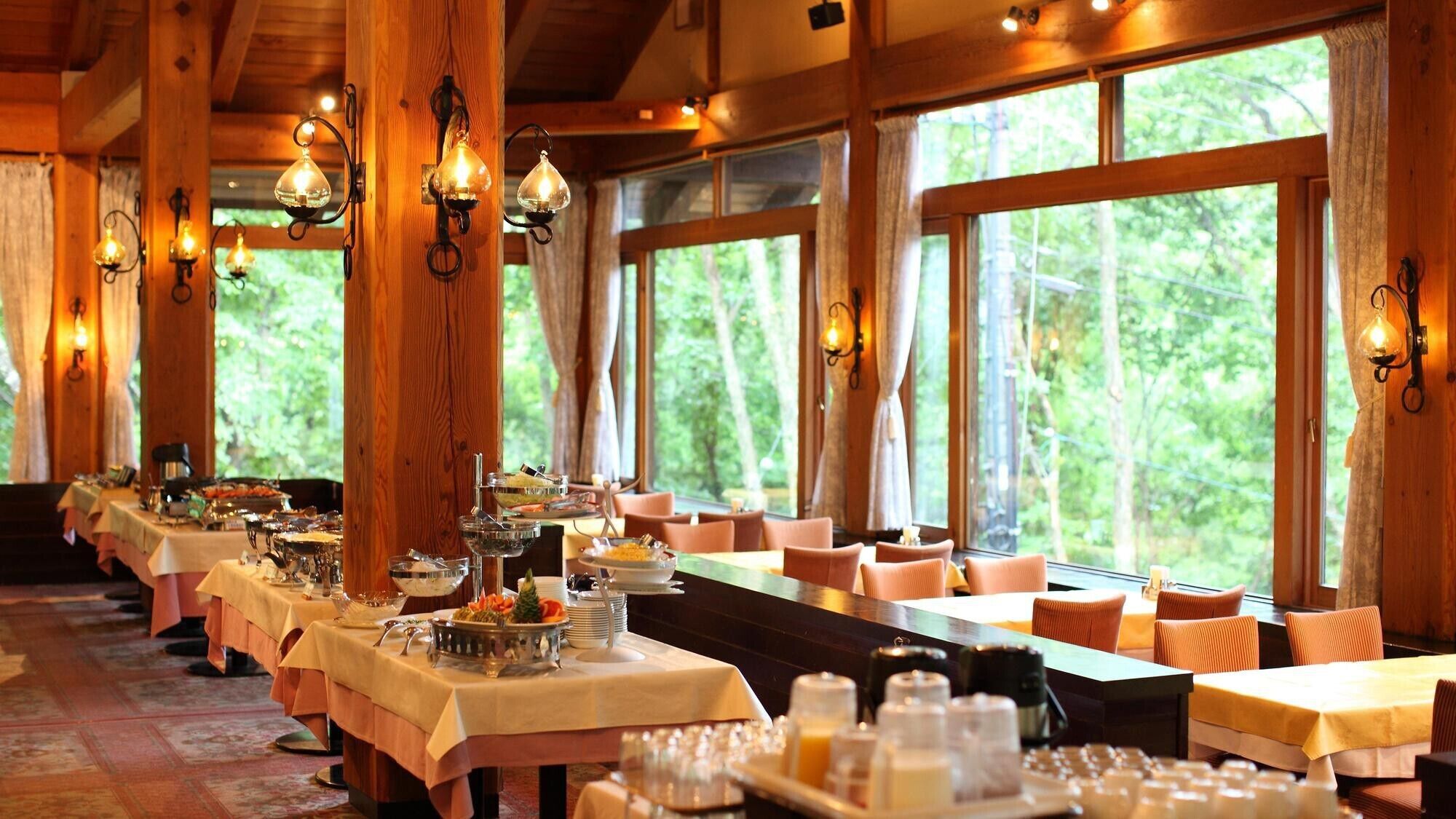 daily buffet breakfast (jpy 2783 per person)