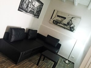 Family Room | Living area | Flat-screen TV - Bed & Breakfast Sicilià (Palermo)