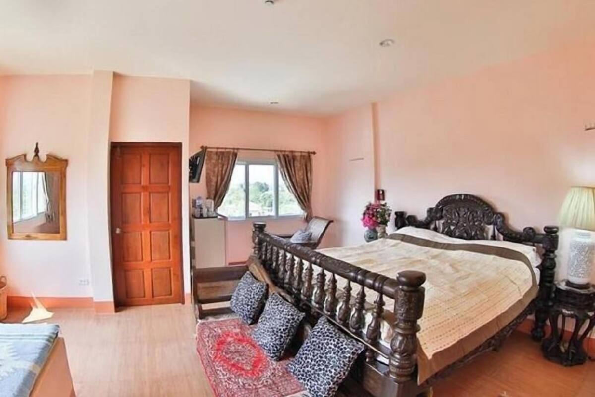 Free minibar items, soundproofing, free WiFi