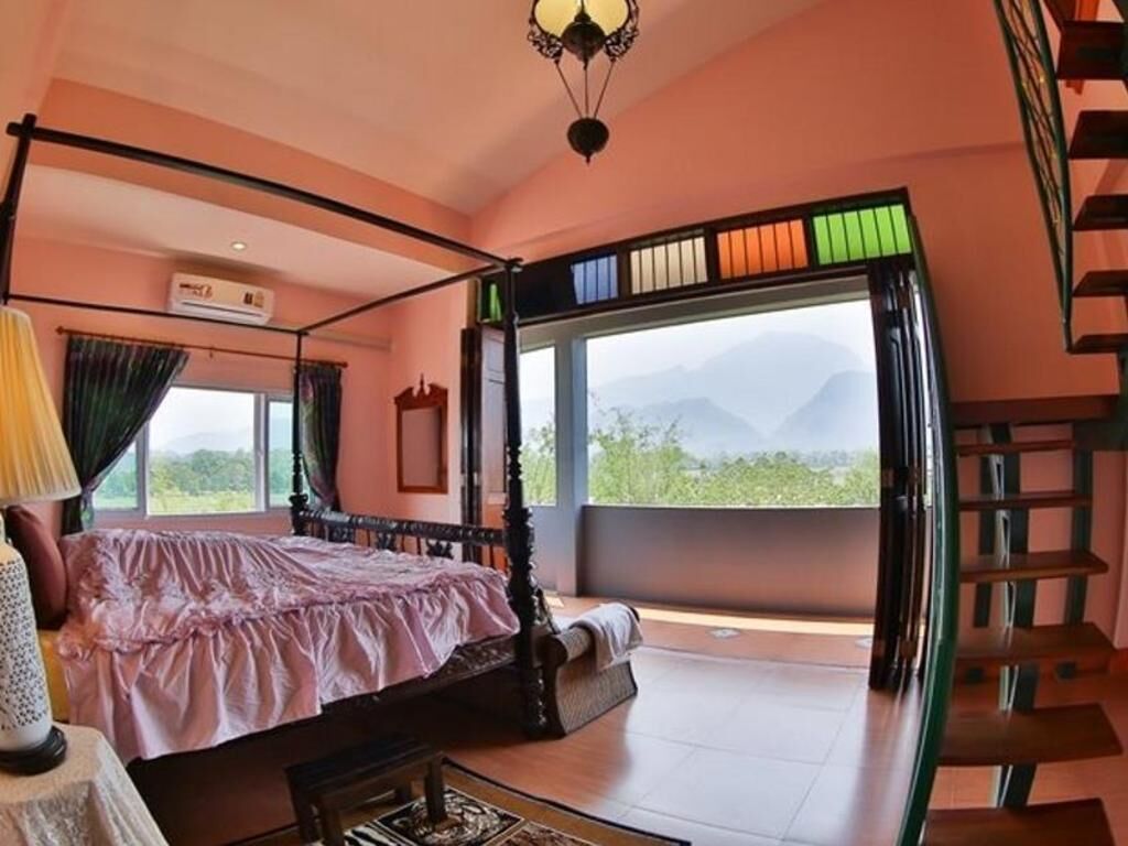 Free minibar items, soundproofing, free WiFi