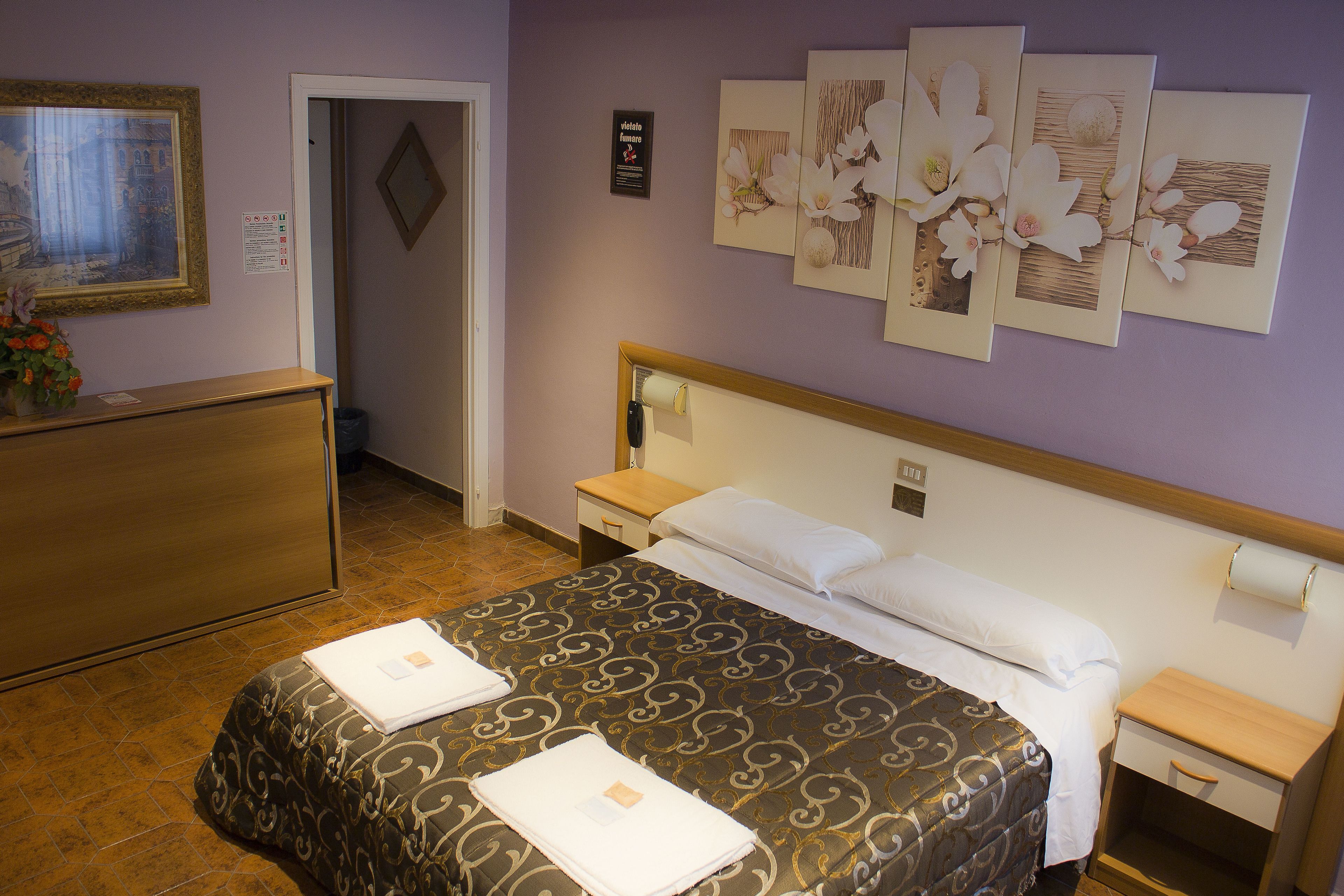 In-room safe, desk, free WiFi