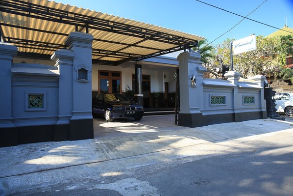 Property entrance - Puri Kusuma Guest House (Tabanan)