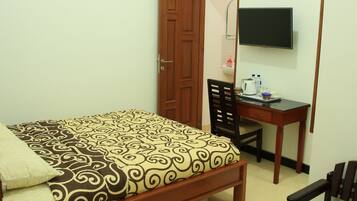 Standard Room | Desk, free WiFi