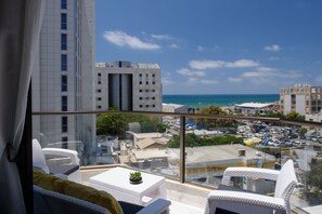 Luxury Apartment | Balcony - Beach View Apartments And Studio (Tel Aviv)