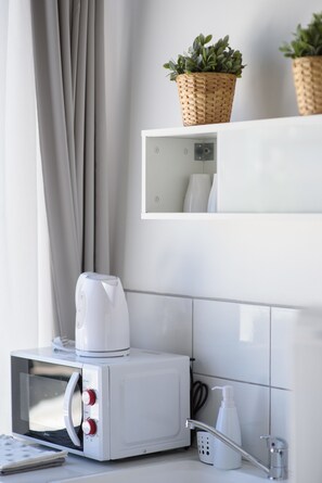 Luxury Apartment | Private kitchen | Fridge, microwave, stovetop, electric kettle - Beach View Apartments And Studio (Tel Aviv)