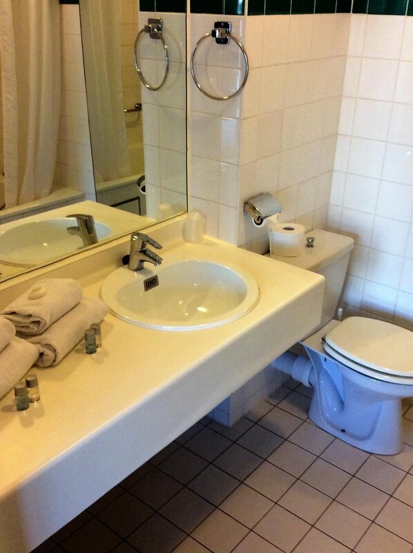 Bathroom - Hobbit Hotel Mechelen (Mechelen)