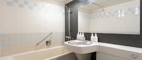 Habitación estándar, 2 camas individuales | Baño | Regadera, amenidades de baño gratuitas, secadora de cabello, pantuflas
