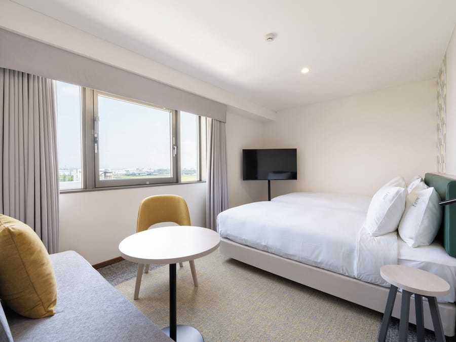 Standard Room, 2 Twin Beds | In-room safe, WiFi (free), bed sheets