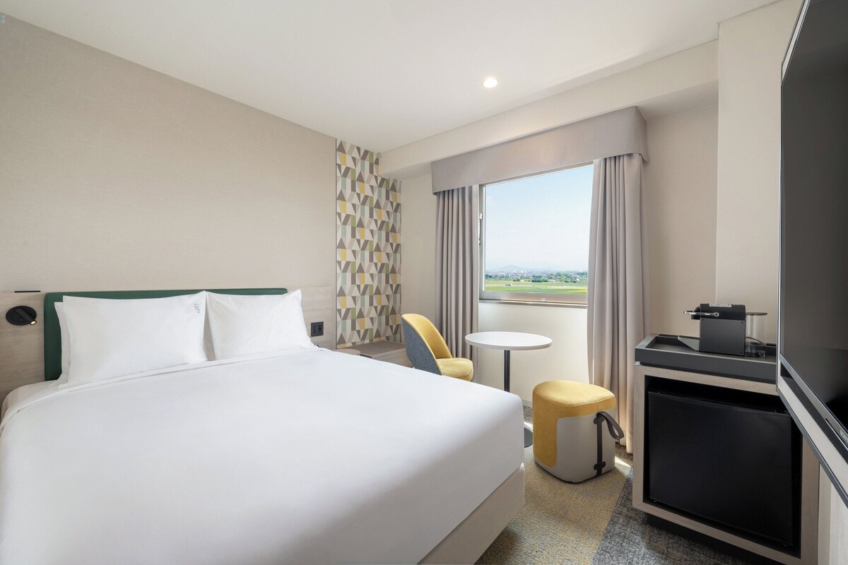 In-room safe, free WiFi, bed sheets