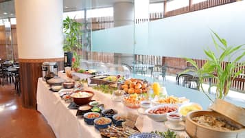 Daily buffet breakfast for a fee