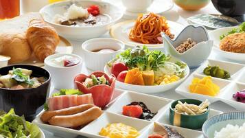 Tägliches Frühstücksbuffet (2000 JPY pro Person)