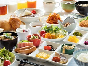 A variety of dishes including noodles, vegetables, and meat, arranged on a table with multiple bowls and plates. - ANA Holiday Inn Iwate Kitakami by IHG (Kitakami)