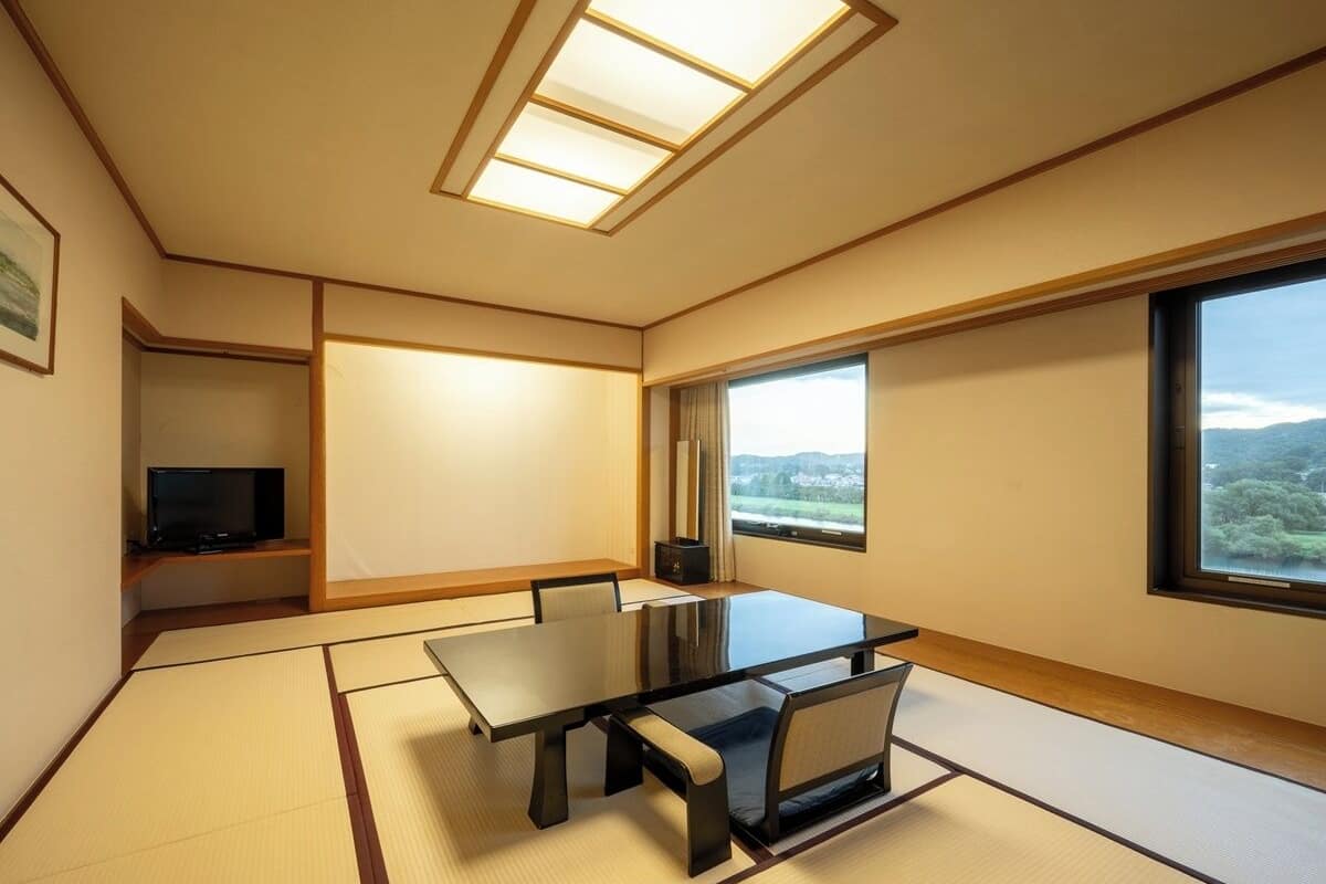 1 habitación, cortinas blackout, wifi gratis y ropa de cama