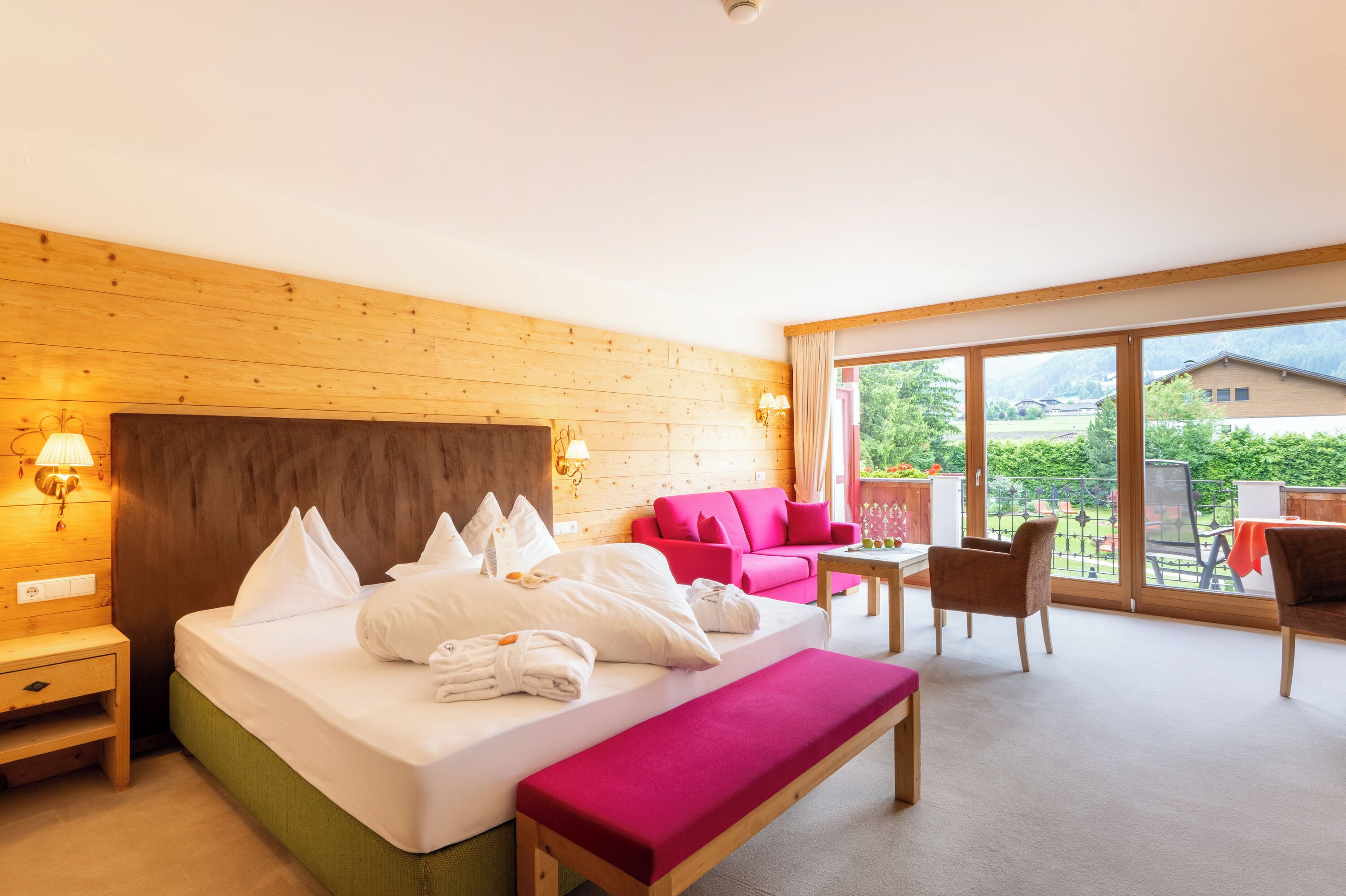 ジュニア スイート | 低刺激性寝具、羽毛の掛け布団、ミニバー、セーフティボックス (室内)