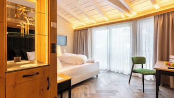 Junior suite | Hypoallergeen beddengoed, donzen dekbedden, een minibar