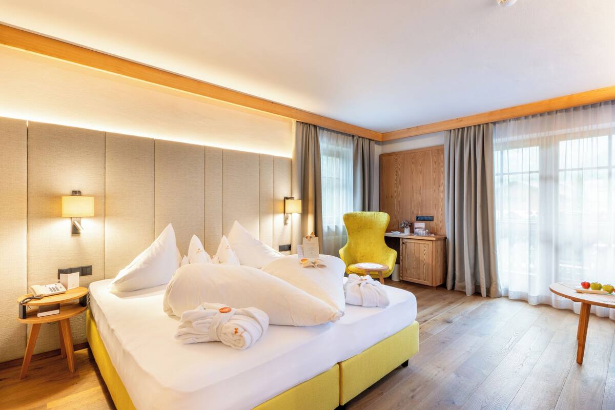 ห้องจูเนียร์สวีท | เครื่องนอนป้องกันสารก่อภูมิแพ้, ผ้านวมขนเป็ด, มินิบาร์