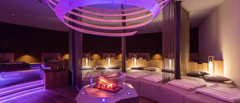 Behandelingskamers voor koppels, een sauna, een stoombad
