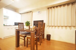 Family Room | Premium bedding, desk, soundproofing, free WiFi - Sarangbang (Kyoto)