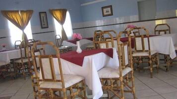 Daily cooked-to-order breakfast (USD 6 per person)