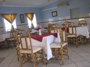 Daily cooked-to-order breakfast (USD 6 per person) - Chitawa Lodge (Ramokgwebana)