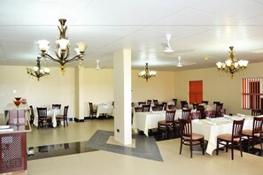 Breakfast, lunch, dinner served; international cuisine 