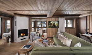 Premium bedding, pillow-top beds, free minibar items, in-room safe - Fouquet's Courchevel (Courchevel)