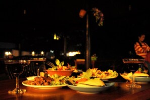 Breakfast, lunch, dinner served; international cuisine 