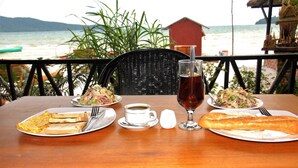 Outdoor dining - Home Stay Resort (Koh Rong Sanloem)