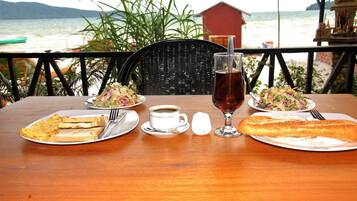 Breakfast, lunch, dinner served; international cuisine