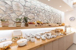 Free daily buffet breakfast - Spiros Hotel (Naxos)