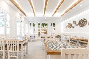 Free daily buffet breakfast - Spiros Hotel (Naxos)