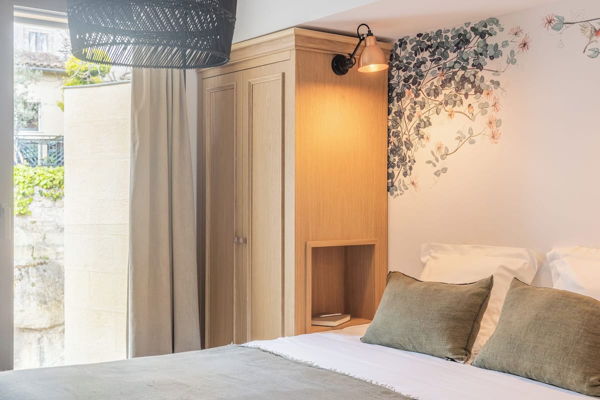 Room (Chambre 2015) | In-room safe, desk, free WiFi, bed sheets