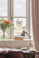 Caja fuerte, decoración individual, escritorio y wifi gratis