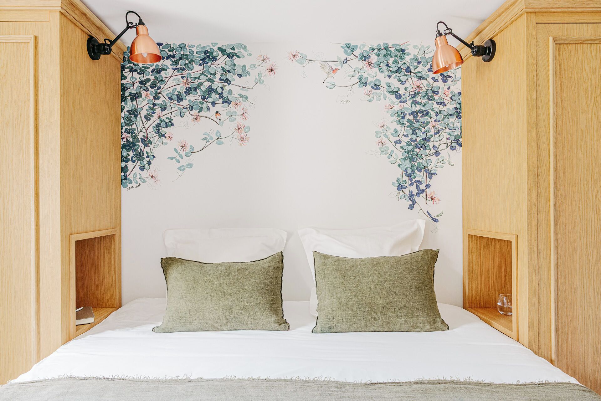 Két bảo mật tại phòng, trang trí khác biệt, bàn 