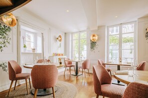 Lunsj og middag serveres